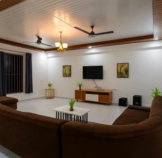 Khattalwada Villa | ll EMPYREAN STAY ll ROYAL SUPREME VILLA ll 3BHK ll AC ll PRIVATE POOL ll FREE WIFI ll