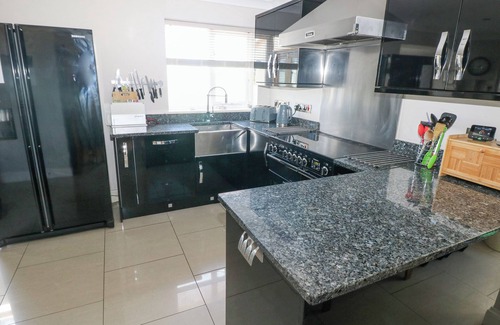 Trefin Cottage | LLAIN GWYNFOR, pet friendly, country holiday cottage in St Davids