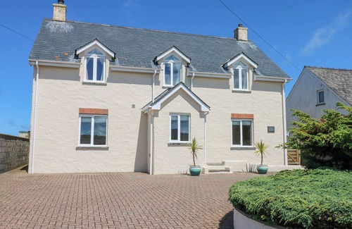 Trefin Cottage | LLAIN GWYNFOR, pet friendly, country holiday cottage in St Davids