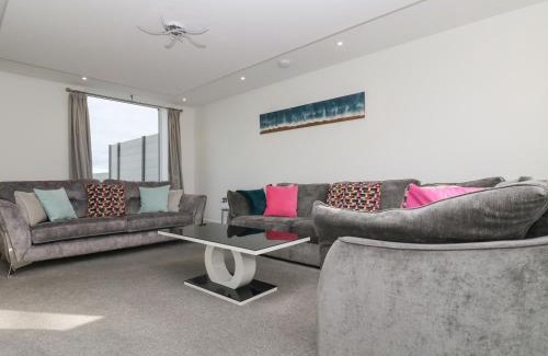 Mullion House | Llawnroc