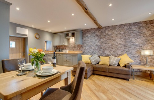 Llanycil House | Llety Llew Coch - Four Bedroom House, Sleeps 8