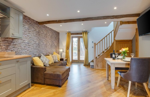 Llanycil House | Llety Llew Coch - Four Bedroom House, Sleeps 8