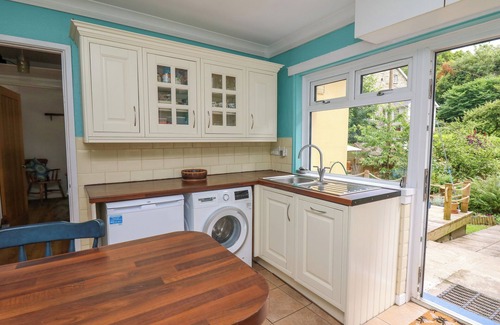 Tremain Cottage | LLYN Y FELIN, pet friendly, country holiday cottage in Llechryd