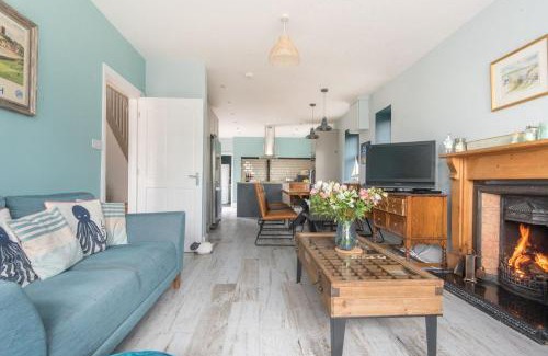 Edern House | Llywnfor