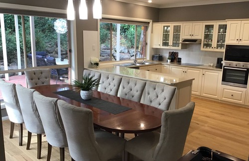 Lobethal House | "LobeGott" - Luxury 4 Bedroom, central location!