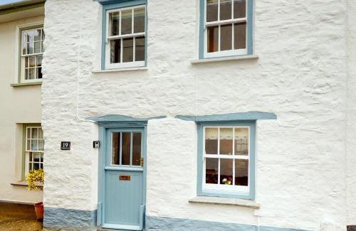 Port Isaac House | Lobster Cove, 50 metres from the beach, harbour, pub & coastal walks