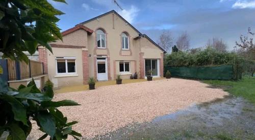 Carentan House | Loc MI