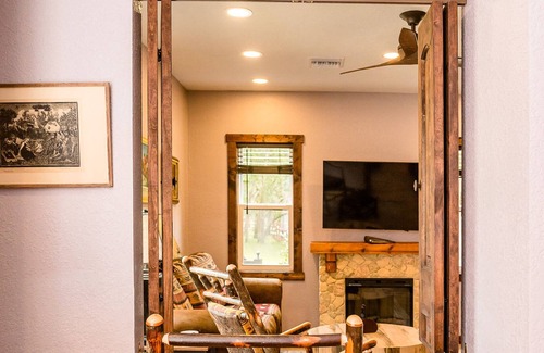 Bronson Cottage | Located in a nature lover's resort surrounded by the Goethe Forest.