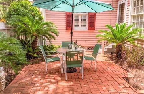 Galveston House | Located in the Heart of Galveston's Silk Stocking District