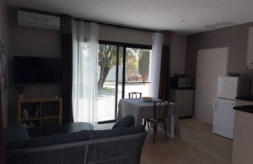Aureille Apartment | Location au Cœur des Alpilles, Appartement Pour 2 Personnes Avec Terrasse Privée