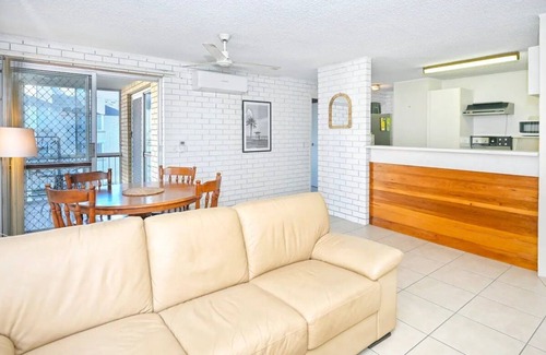 Caloundra Apartment | Location is Everything - Shops, Beaches, Views ZG3