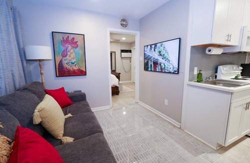 Audubon Apartment | Location, Location, Location! Welcome to a charming 1BR in Uptown New Orleans.