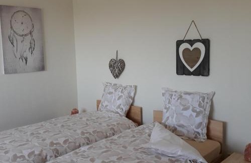 Fremifontaine House | Location paisible: gîte familial avec balnéo, cuisine équipée et départs VTT, à proximité de Gérardmer - FR-1-589-331