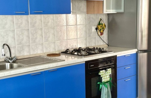 Senigallia Apartment | Location: privileged position, 30 meters from the sea, with large external court