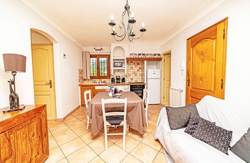 Le Bar-sur-Loup Apartment | LOCATIONS-06 - LA MAISON NOELIE 1ER ETAGE 300M RIVIERE 30mn NICE CANNES ANTIBES
