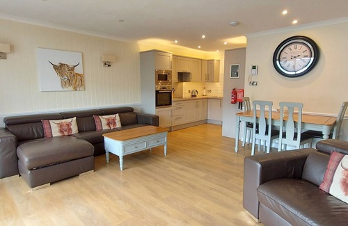 Kinloch Rannoch Apartment | Loch Rannoch Highland Club Pine Marten Lodge 02