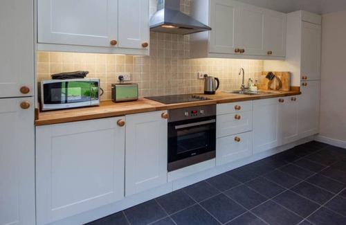 Loch Tay Cottage | Loch Tay Bothy Cottage with Hot Tub