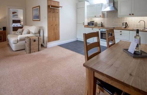 Loch Tay Cottage | Loch Tay Bothy Cottage with Hot Tub