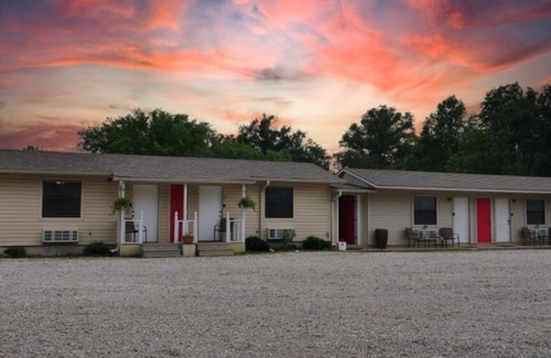 Yantis Apartment | Lodge #2 w Pool, Game Room, 1/2 Mile to Boat Ramps