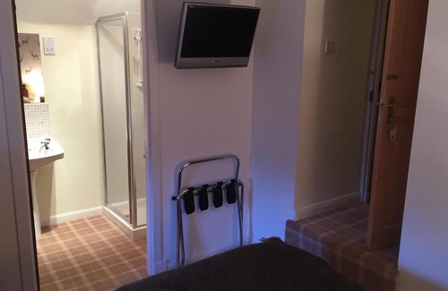 Bridgend of Lintrathen Bed & Breakfast | Lodge at Lochside