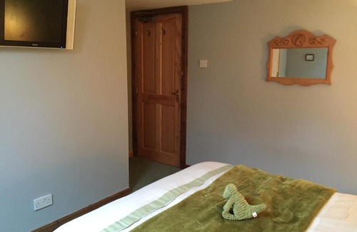 Bridgend of Lintrathen Bed & Breakfast | Lodge at Lochside