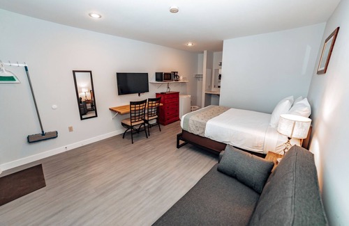 Spring City Hotel | Lodge Studio Suite Room