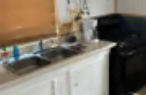 Tulelake RV Rental | Lodging 7, Cabin 7: Queen, 2 twins, kitchen with necessities and hot water