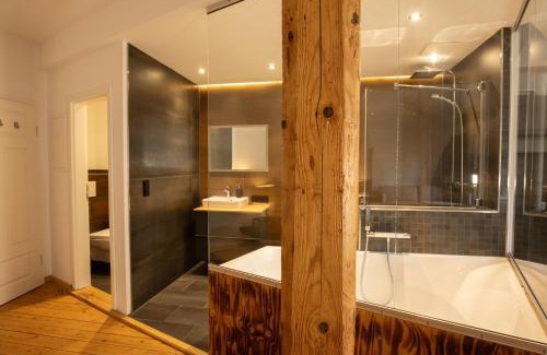 Mugeln Apartment | Loft Apartment mit großer Badewanne B