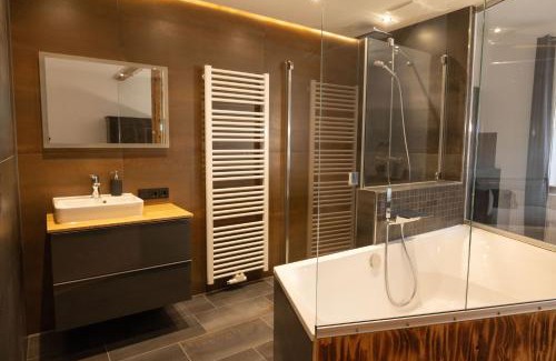 Mugeln Apartment | Loft Apartment mit großer Badewanne B