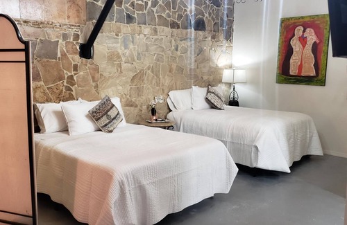 Western Division Apartment | Loft centrally-located place 1 Room Two Beds #3