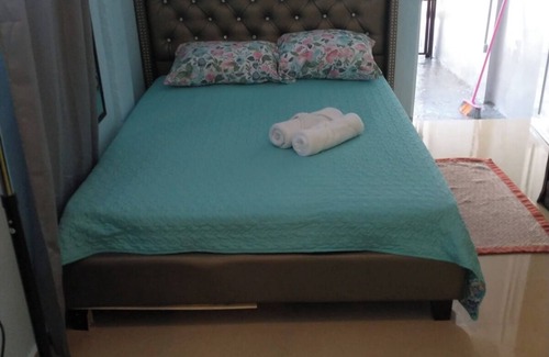 Hato Rey Central Apartment | Loft -Private Toilet & Shared Shower-5 Beds