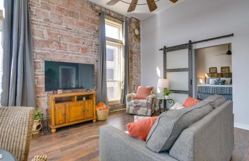 Monett Apartment | Loft-Style Apt in Dtwn Monett Pets Welcome!