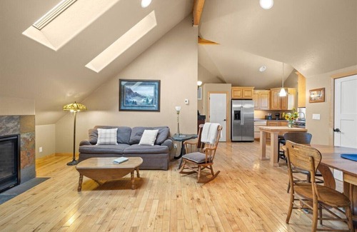 Fort Grounds Apartment | Loft-Walk to the Lake, College, Downtown, Centennial Trail and Park!