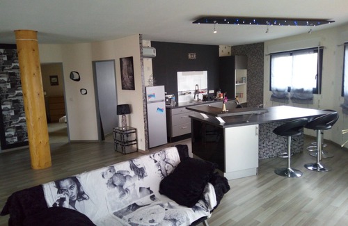 Friville-Escarbotin Apartment | LOFTCOSY 115M2 in a round wooden house, WIFI and BEIN free sport