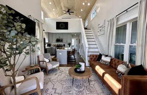 Tracy City House | Lofted Tiny Retreat with Private Lake Dock and Spa in Tennessee