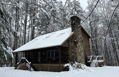 Bristol Cabin | Log Cabin 1.6 Miles from Newfound Lake! Pet Friendly! Sleeps up to 10