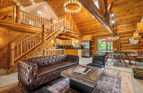 Cherry Valley Cabin | Log Cabin Escape+King B+Hot Tub+Sauna+River Views
