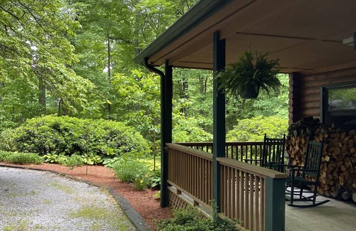 Highlands Hills Cabin | Log Cabin, Fireplace & pit, minutes to Highlands Main Street