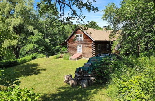 Thornton House | Log Cabin in the White Mountains of New Hampshire