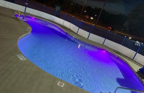 Bay Minette Hotel | Log Cabin Inn