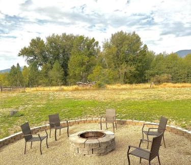 Stevensville Apartment | Log Cabin Lane Guesthouse