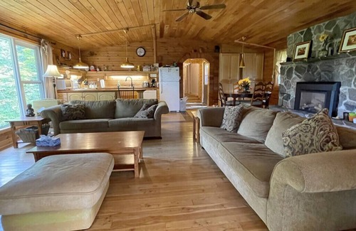 L'Amable House | Log Cabin Luxury & Privacy