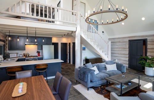 Dollar Point House | Log Cabin Offers Peek of Lake, Perfect Escape in Tahoe City