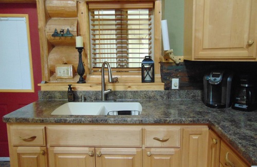 Florence Cabin | Log cabin on beautiful Keyes Lake