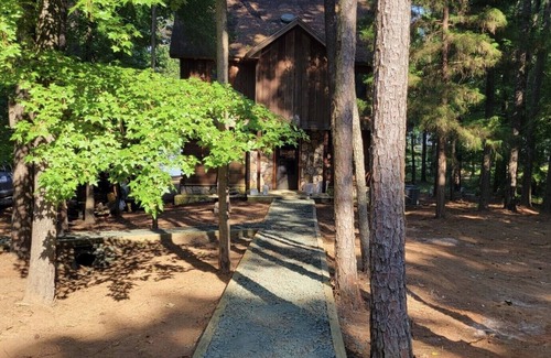 Milam House | Log Cabin on Lake Front Property! New Spa! New Grill! We have internet!