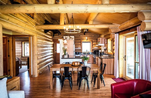 Ennis Cabin | Log Cabin on the North Shore of Ennis Lake. Dramatic Views of the Madison Range