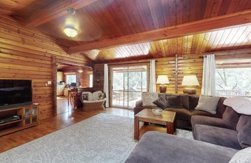 Burnt Ranch House | Log Cabin on the River
