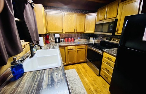 Gnaw Bone Cabin | Log cabin, pets, close to Nashville.