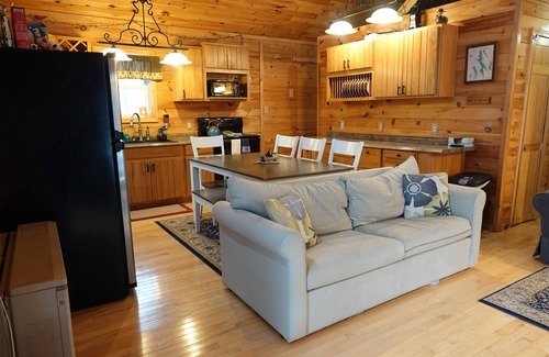 Oxford Cabin | Log Cabin Retreat, Thompson Lake
