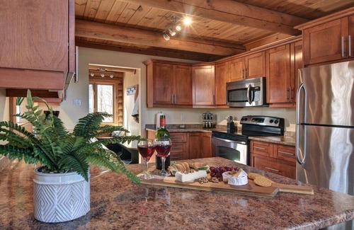 Labelle Ski Chalet | Log cabin w hot tub View near of Tremblant